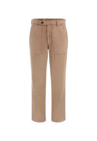 Beige bomuldsbukser med lige ben-design, der har store frontlommer og en knaplukning i taljen.