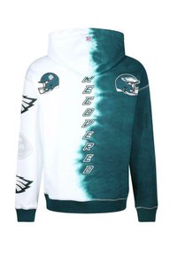 Hoodie med en tie-dye mönstring i turkosa och vita sektioner, NFL-logotyper, texten "RECOVERED" och laglogotyper. Tillverkad av en bomullsblandning.