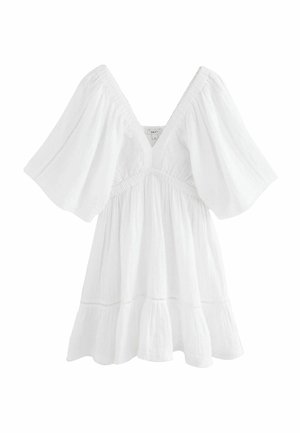 Robe blanche à manches bouffantes avec un décolleté en V profond, taille froncée et ourlet évasé. Tissu texturé et détails de couture délicats.