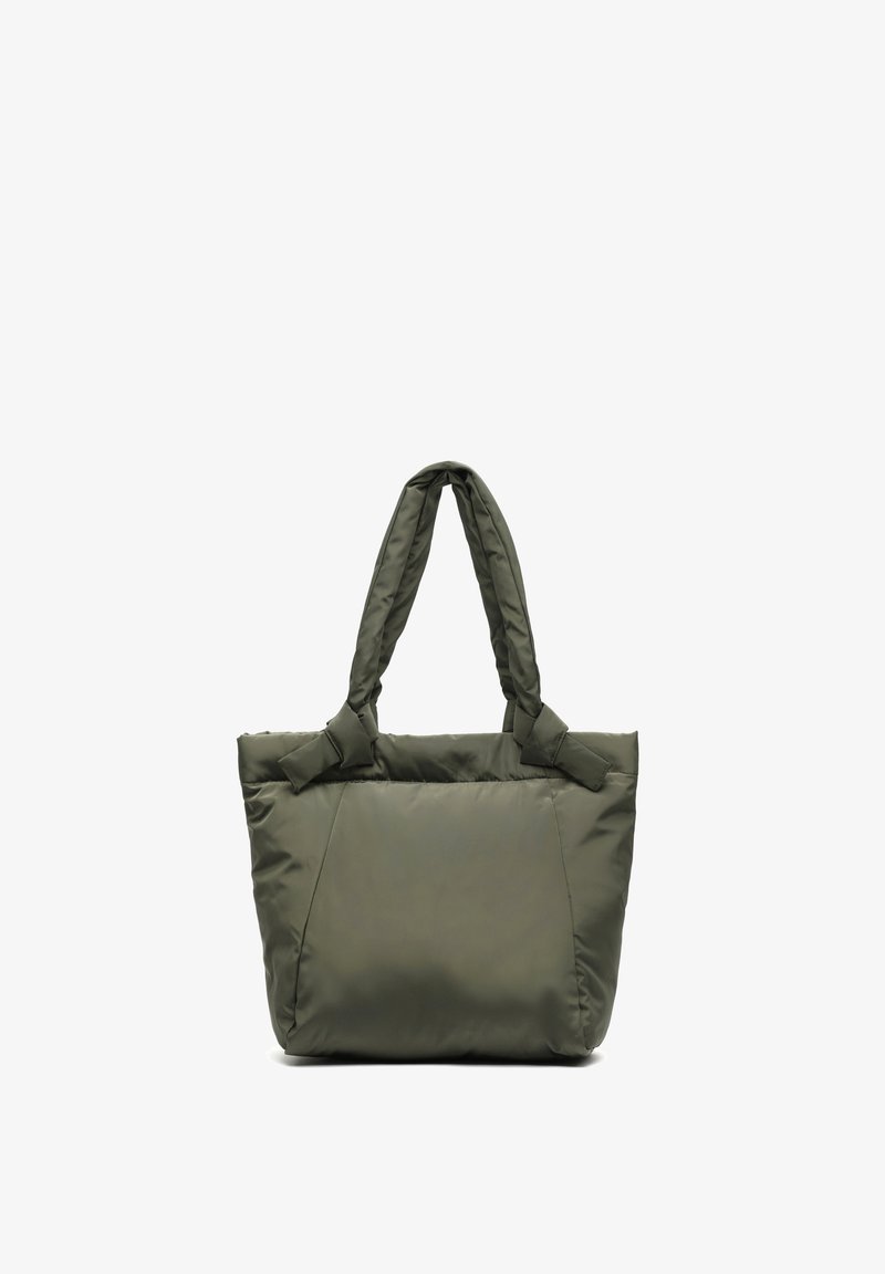 Oliwkowa torebka tote z wypełnieniem, z dwiema solidnymi uchwytami, charakteryzująca się gładką, teksturowaną powierzchnią i kanciastym kształtem. Brak widocznych elementów metalowych.
