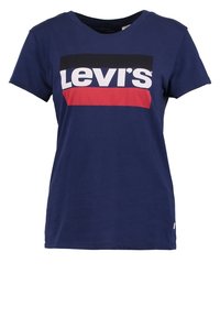 Námořnickomodré bavlněné tričko s krátkými rukávy, s velkým bílým logem Levi's umístěným uprostřed černé a červené grafiky.