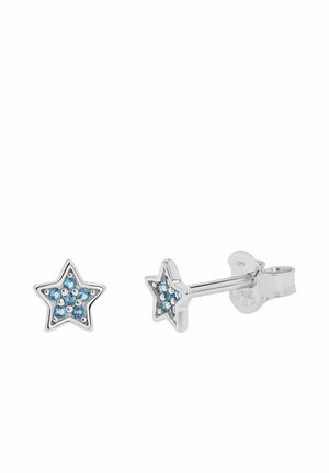 Silberne Ohrringe in Sternform mit kleinen blauen Edelsteinen in der Mitte, gezeigt aus Vorder- und Seitenansicht vor weißem Hintergrund.