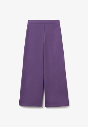Paarse wijde broekspijpen gemaakt van zachte stof, voorzien van een tailleband en zonder zichtbare sluitingen. Gladde textuur met minimale details.