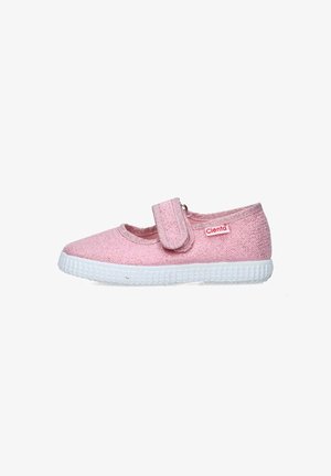 Scarpe in tessuto rosa con finitura testurizzata, punta arrotondata e suola in gomma bianca. Presenta un cinturino in Velcro e un piccolo etichetta del marchio rossa.