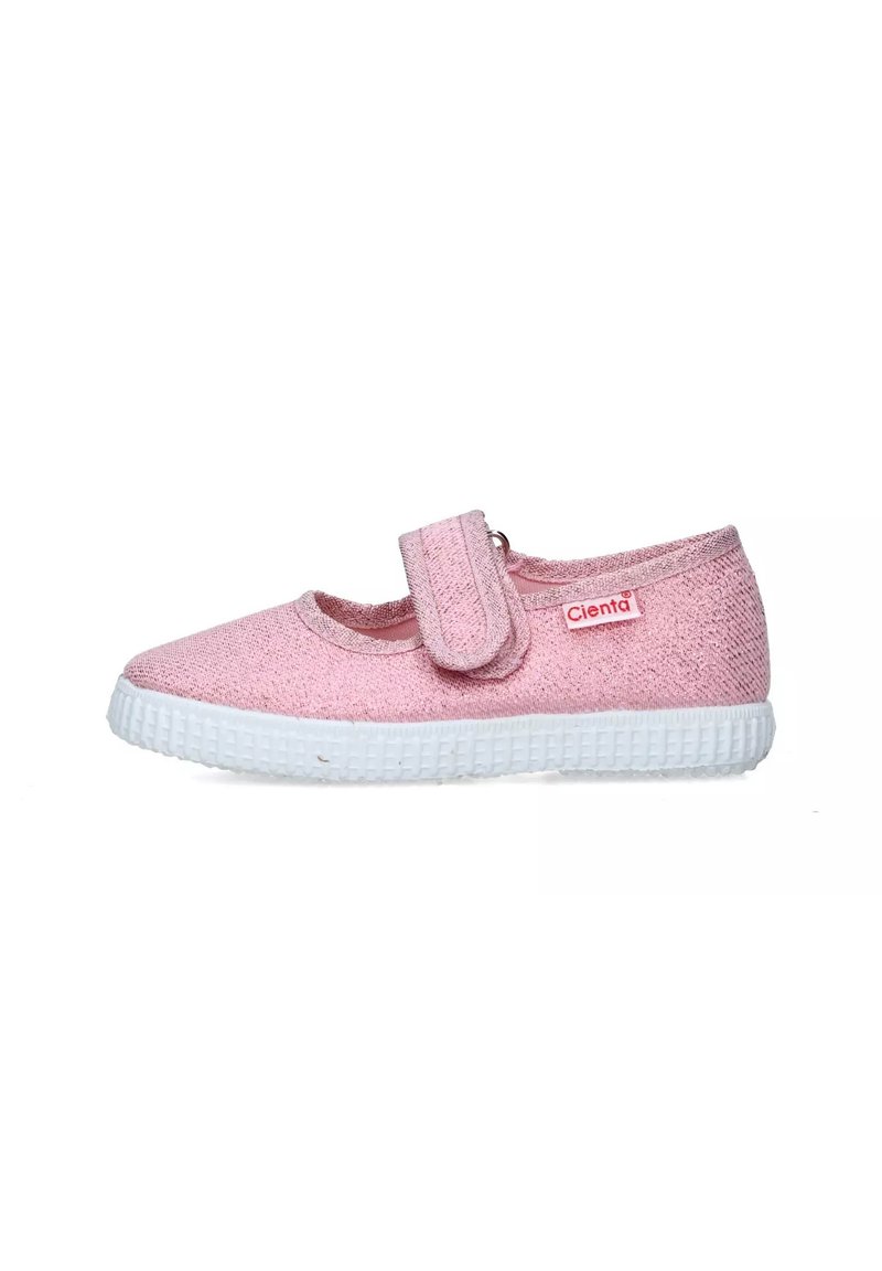 Scarpe in tessuto rosa con finitura testurizzata, punta arrotondata e suola in gomma bianca. Presenta un cinturino in Velcro e un piccolo etichetta del marchio rossa.