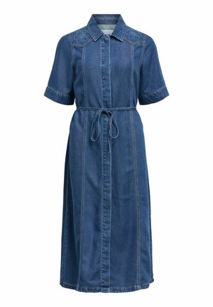 Robe midi en denim bleu avec manches courtes, col à revers, broderie florale sur les épaules et ceinture nouée à la taille.