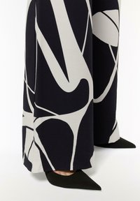 comma - Spodnie materiałowe