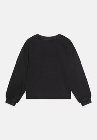 Schwarzes Langarmshirt mit lockerem Sitz, runden Ausschnitt und elastischen Bündchen. Weicher Baumwollstoff mit glatter Textur und minimalem Design.