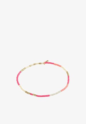 Karoliukų apyrankė, pasižyminti rožinėmis, koralinėmis ir grietininėmis spalvomis, įsiterpusiais aukso akcentais; lanksti konstrukcija su mažais kvadratiniais karoliukais.