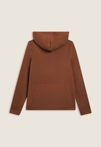 Sweat-shirt à capuche marron avec un panneau inférieur texturé et une partie supérieure lisse. Il dispose de manches longues et d'un design simple et épuré.
