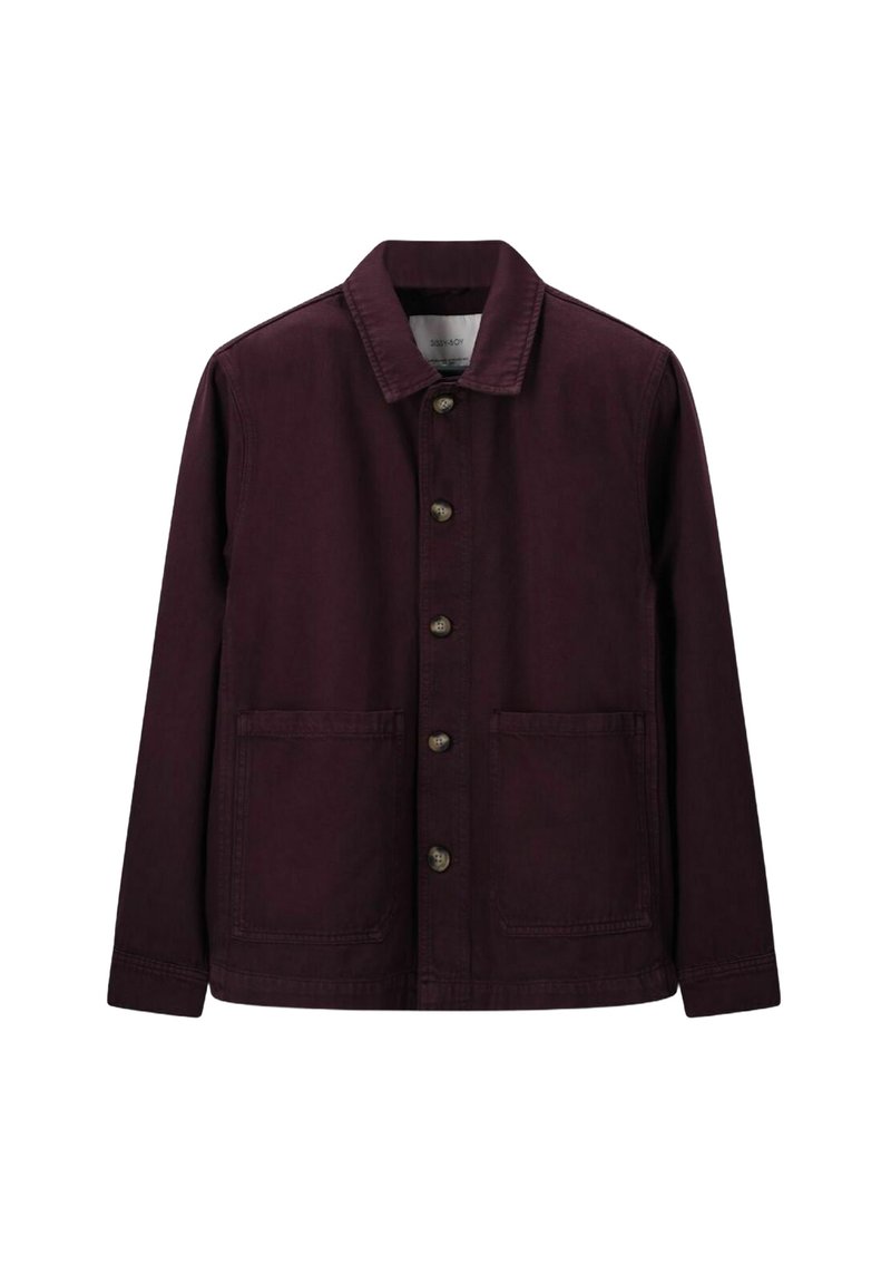 Bordeauxjas van katoen met een kraag, lange mouwen, vijf knopen en twee voortassen. Gladde textuur en klassieke pasvorm.