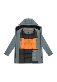 Grå jacka med huva, med en orange och svart inredning, flera fickor och kontrasterande sömdetaljer. Lättviktig isolering.