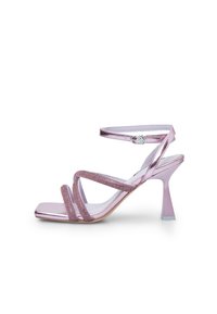 Sandali z visoko peto - rosa