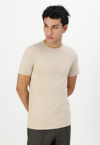Thumbnail Image 5