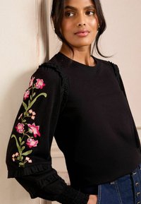 Love & Roses REGULAR FIT - EMBROIDERED FRILL - Hosszú ujjú felső - black