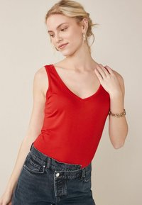 Next SLOUCH  - Top