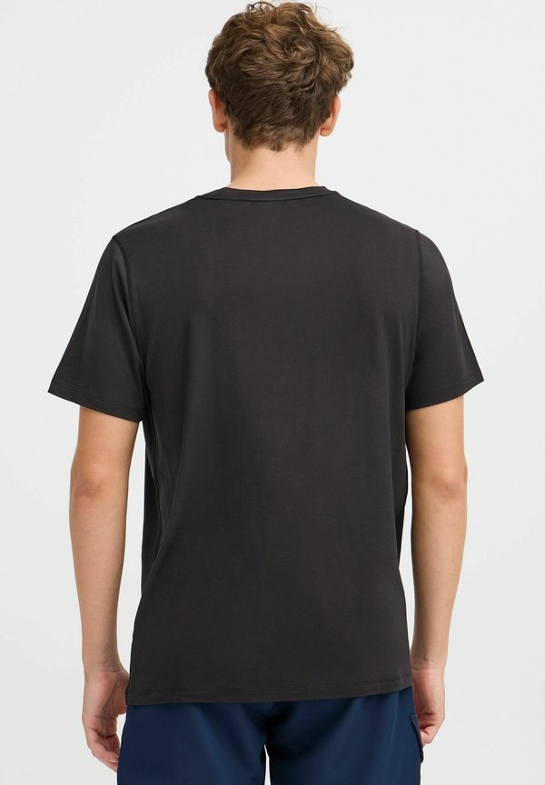 NBADRIAN M - Basic T-shirt4