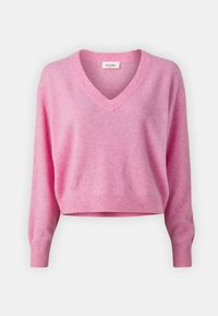 Mjuk rosa långärmad tröja med V-hals och ribbade ärmslut och nederkant, visad på en neutral vit bakgrund.