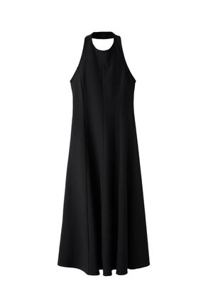 Vestido negro sin mangas con un escote alto, silueta acampanada y tela suave. Presenta un corte en la parte posterior y detalles de costura vertical.