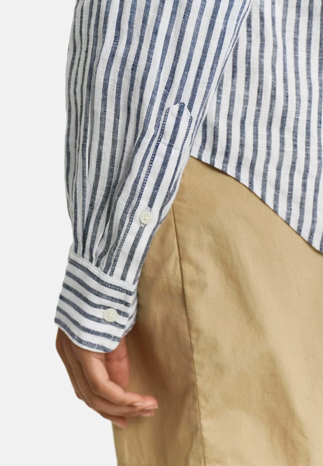 REGULAR FIT STRIPED