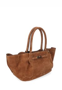 Bruine suède draagtas met twee handvatten, voorzien van een platte voorzak met metalen sluiting, een gladde textuur en afgeronde hoeken.