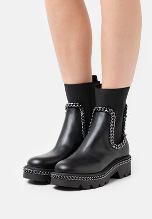 Guess VARDA - Botines con plataforma - black