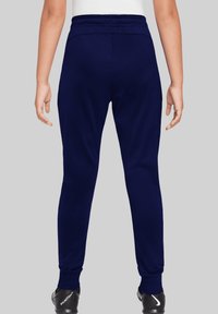 Marineblauwe joggers met een elastische tailleband, taps toelopende boorden en een gladde stof. Kenmerken zijn onder meer zijschoenen voor een aansluitende look.