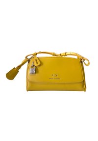 Borsa a tracolla in pelle gialla con design pieghevole, hardware argentato e dettaglio di lucchetto. Presenta una tracolla rimovibile e dettaglio con logo.