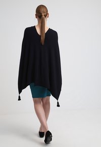 comma Cape - dark blue