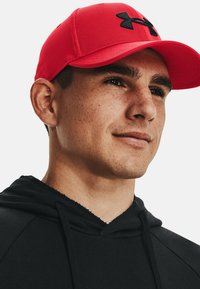 Under Armour BLITZING LOW - Šiltovka - red