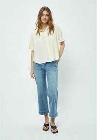 Desires DEBANKS 2/4 SHIRT - Camicia - white peony
