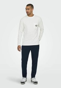 Only & Sons LOCKER GESCHNITTEN RUNDHALS - Langærmet T-shirt - cloud dancer