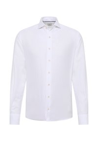 Camicia bianca a maniche lunghe realizzata in tessuto morbido, con colletto classico, chiusura frontale con bottoni e bottoni beige per un tocco di stile.