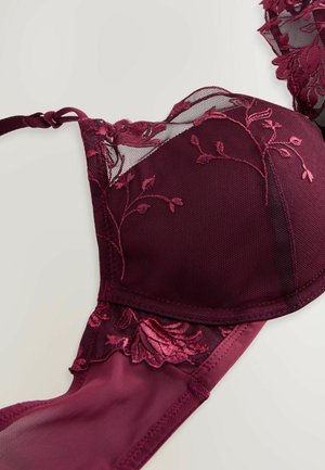 Burgunder-BH mit floralen Spitzenverzierungen und Mesh. Glatte Textur mit verstellbaren Trägern und Bügeln für Unterstützung.