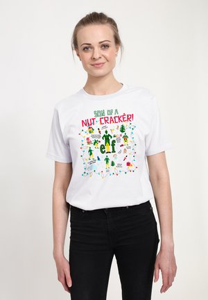 Hvid bomulds-t-shirt med et farverigt grafisk design med teksten "Son of a Nutcracker!" og forskellige festlige illustrationer og accenter.