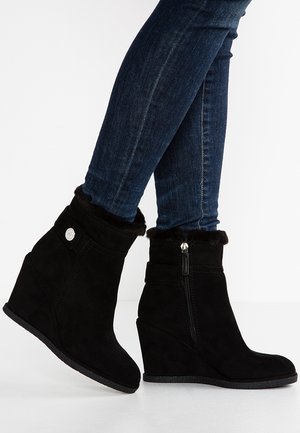 Bottines à talons hauts - black