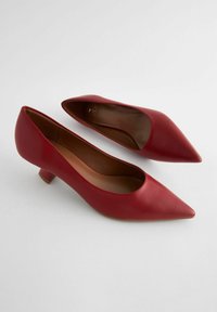 Next WIDE FIT FOREVER COMFORT KITTEN HEEL COURT - Pantofi clasici cu toc - red
