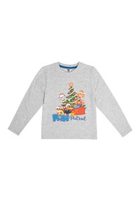 T-shirt grigio a maniche lunghe con una grafica colorata dei personaggi di Paw Patrol attorno a un albero di Natale decorato e la scritta "Paw Patrol."