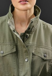 Thumbnail Image 5