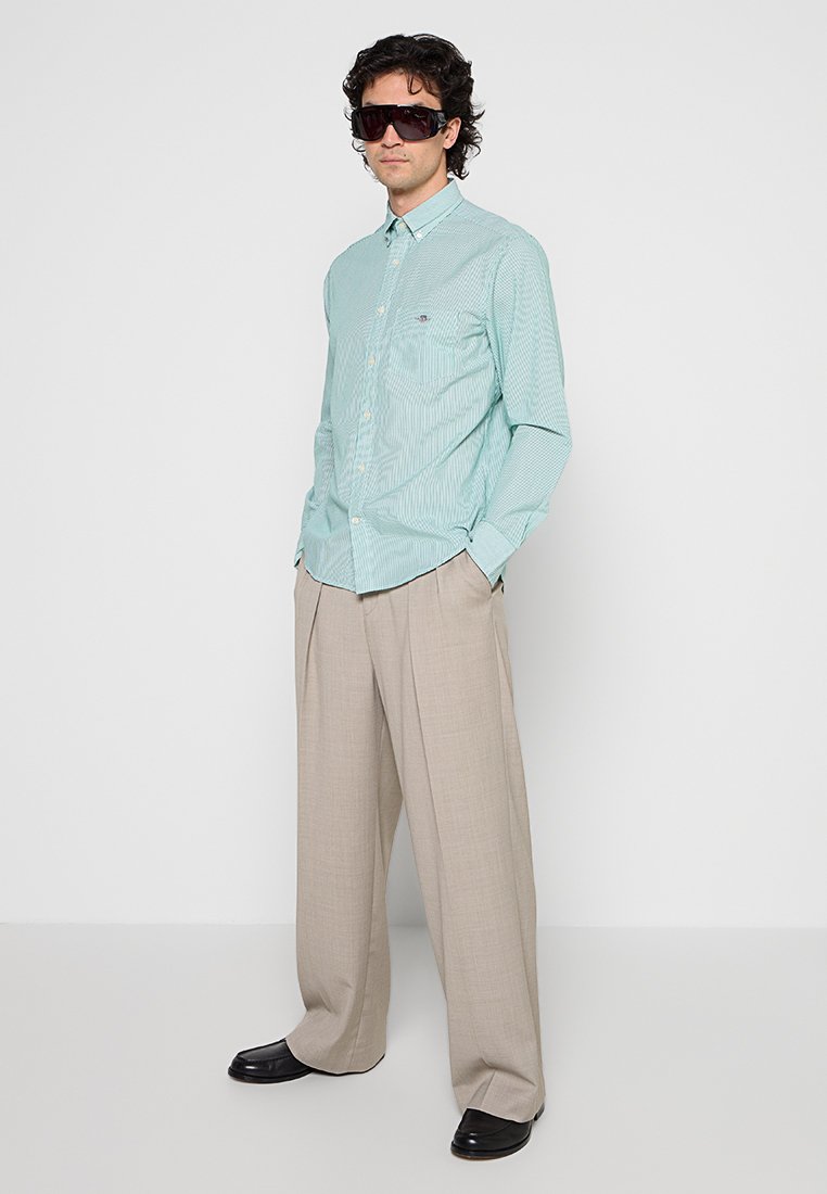 REGULAR FIT