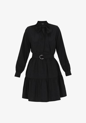 Schwarzes Kleid mit hohem Ausschnitt, langen Ballonärmeln und einer Schleife am Kragen. Es hat eine taillierte Taille mit einem Gürtel und einem gestuften Rock.