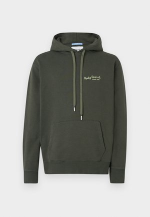 Sudadera con capucha verde oscuro, con bolsillo delantero, cordones y pequeño texto amarillo "Replay Denim Co. Desde 1981" en el pecho.