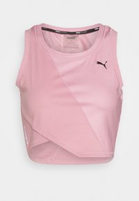 Top corto de Puma sin mangas de color rosa claro con forro interior de malla y logo negro de Puma en la parte superior izquierda del pecho.