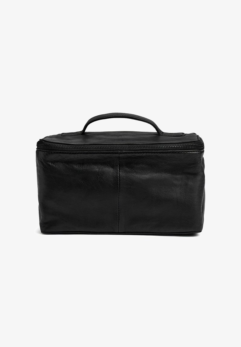 Fekete bőrtáska téglalap alakú, cipzáras záródással és felső fogantyúval. Simaság jellemzi, minimális varrással és látható márkajelzés nélkül.