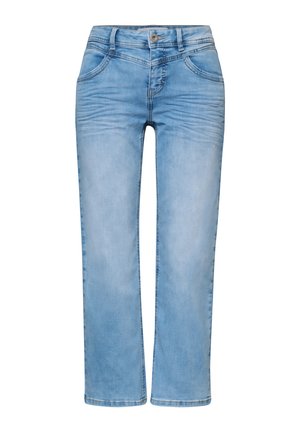 Lyseblå denimjeans med forlommer, knaplukning og subtile slidtegn omkring lår og hofter.