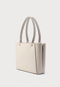 Hellgraue Tragetasche mit zwei Griffen, rechteckiger Form, strukturiertem Material, goldfarbenen Beschlägen und einem klaren minimalistischen Design.