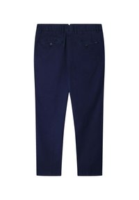 Pantalon bleu marine sur mesure avec poches passepoilées boutonnées à l'arrière, passants pour ceinture et coupe droite, vu de dos sur fond blanc.