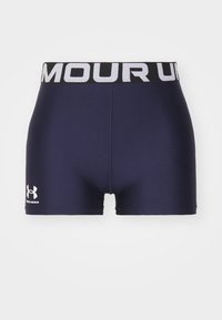 Shorts sportivi blu navy con un elastico in vita nero e bianco a marchio e logo bianco sulla gamba sinistra. Realizzati in tessuto elasticizzato.