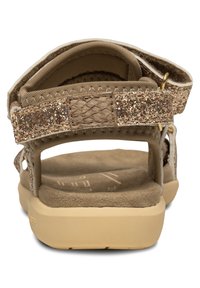 Beiga sandaler med glittrande remmar och en dämpad sula. Har en vävd detalj och en formar gummisula för komfort och hållbarhet.