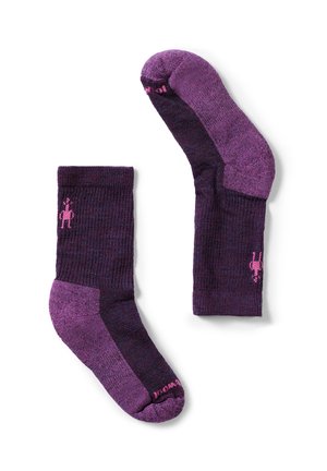 Par de calcetines morados y violeta oscuro hasta la mitad de la pantorrilla con pequeños logos de robots rosas cerca de los puños y los dedos, sobre un fondo blanco.